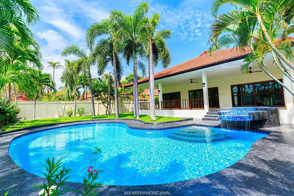 Luxuriöses Leben erwartet Sie in Crystal View Hua Hin - 3BR Villa zu verkaufen!