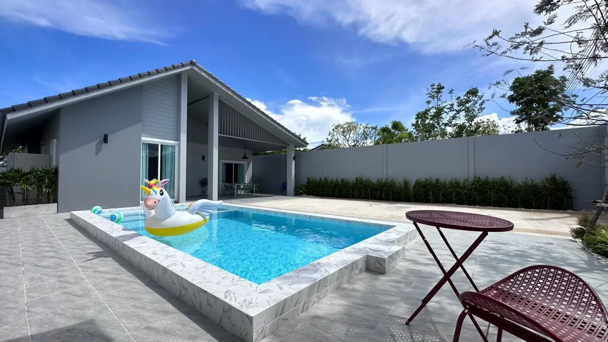 Charming Cha-Am Pool Villa for Rent: Ideal for Comfortable Living and Remote Work