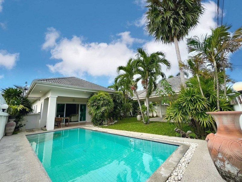 Discover serenity and luxury in this tranquil Hua Hin home!