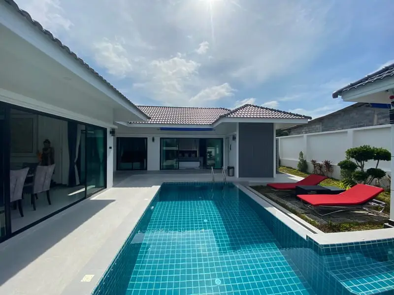 Wunderschöne brandneue Pool-Villa in Pattaya - Ihr Traumhaus erwartet Sie!