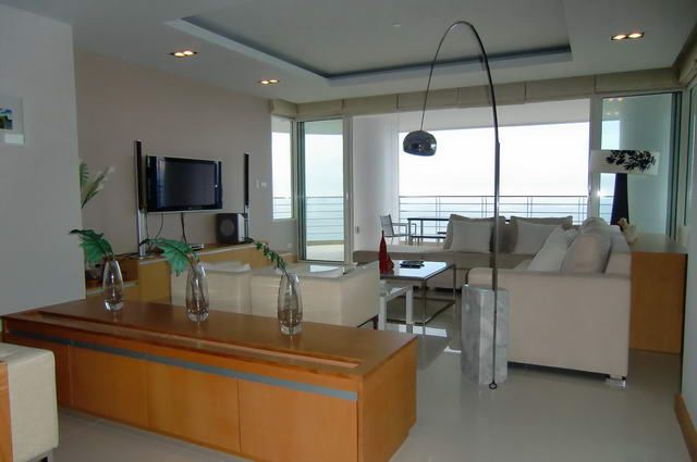 Condominium for sale in Na Jomtien showing living room