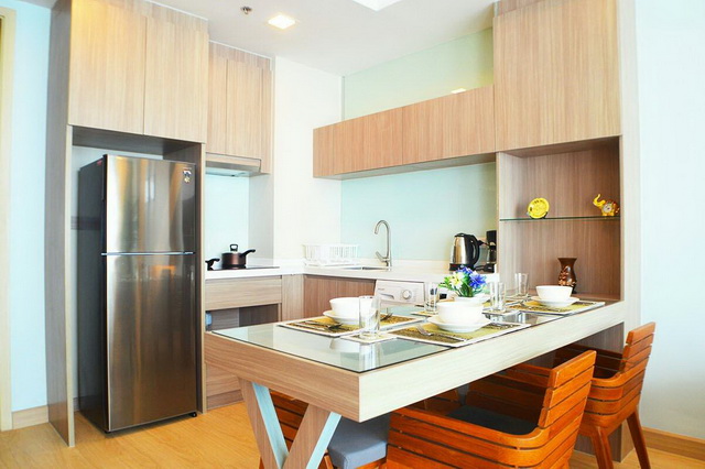 Condominium for sale Jomtien showing the dining and kitchen areas