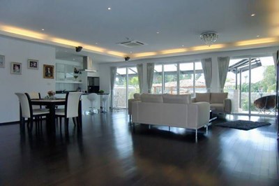 House for rent Na Jomtien showing the living, dining and kitchen areas