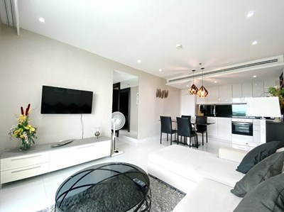 Condominium for rent on Pratumnak Hill showing the living, dining and kitchen areas