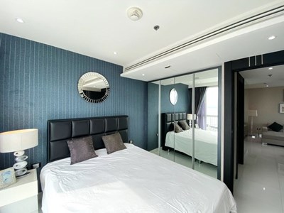 Condominium for rent on Pratumnak Hill showing the secind bedroom with wardrobes