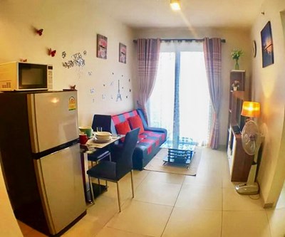 Condominium for sale UNIXX South Pattaya showing the dining and living areas