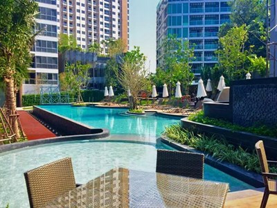 Condominium for sale UNIXX South Pattaya showing the communal swimming pool and terraces