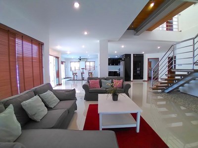 House for rent Jomtien Beach showing the living area