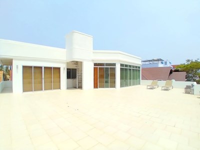 House for rent Jomtien Beach showing the rooftop terrace