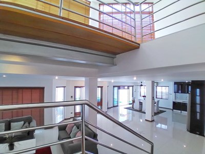 House for rent Jomtien Beach showing the staircase