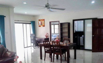 House for rent Jomtien Pattaya showing the dining and office areas