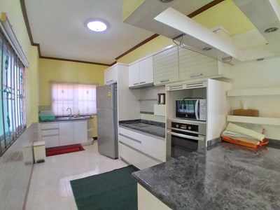 House for rent North Pattaya showing the kitchen