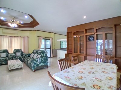 House for rent North Pattaya showing the living, dining and kitchen areas