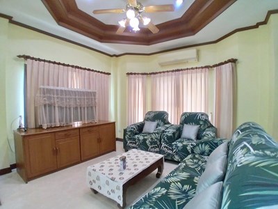 House for rent North Pattaya showing the living room