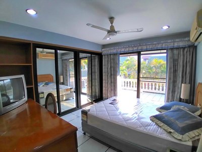 House for rent Pattaya showing the third bedroom with balcony
