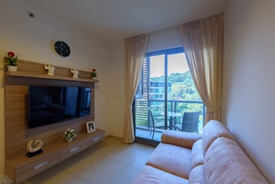 Condominium for rent UNIXX South Pattaya showing the living room and balcony