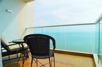 Condominium for sale Jomtien showing the uninterrupted sea view