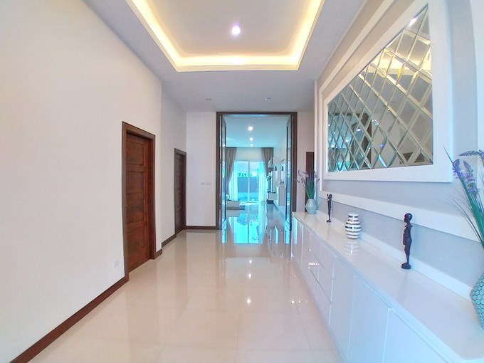 House for rent Huay Yai Pattaya showing the reception area