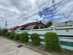 House For Rent in Royal park village ( pet allow )