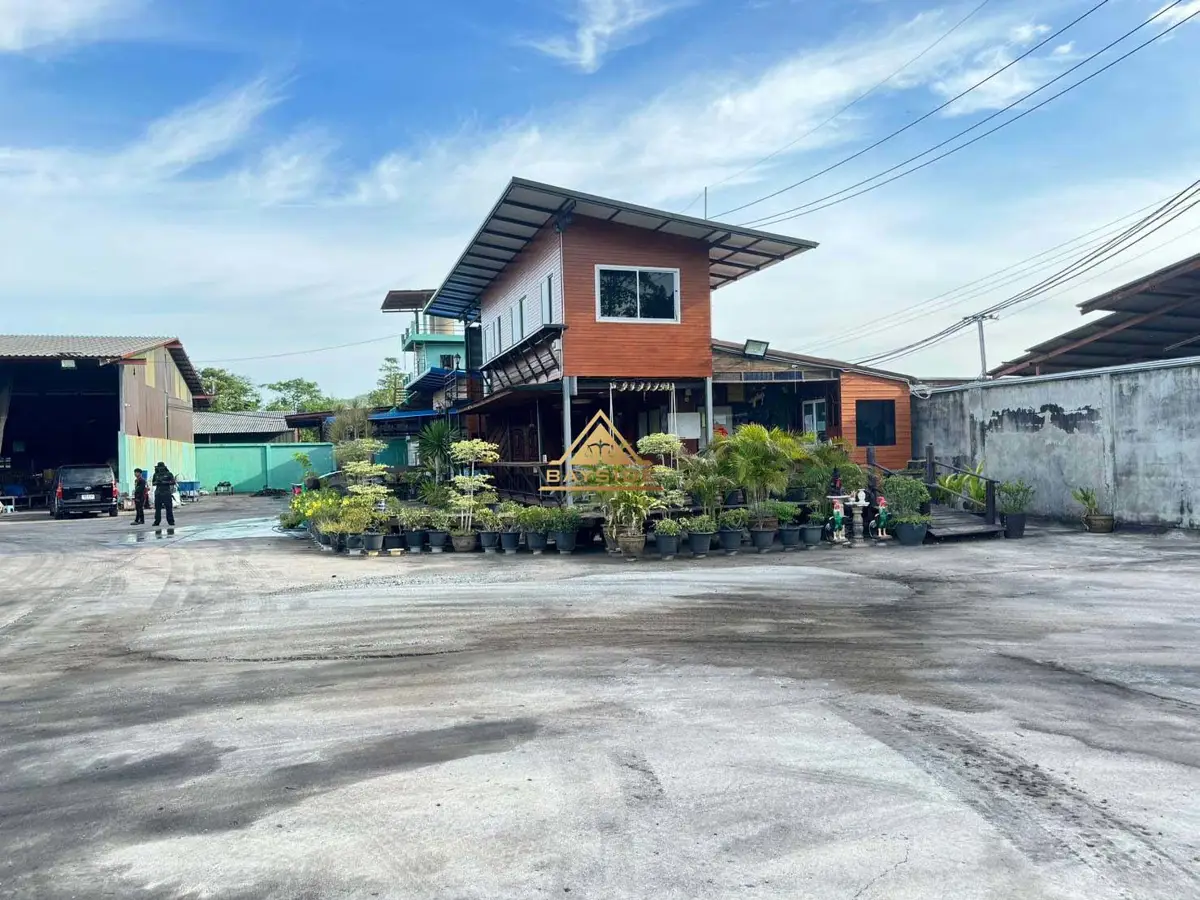 Ware house with house for sale