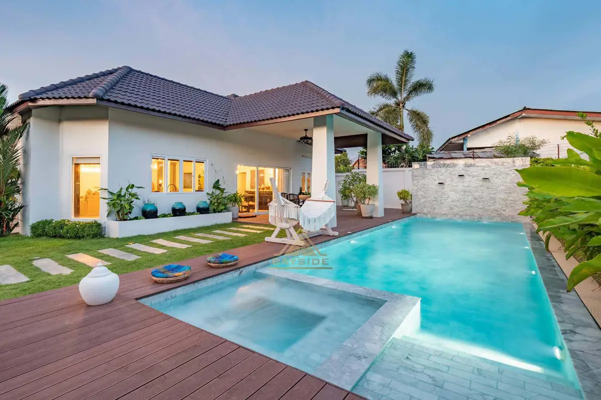 Sri Suk Pool Villa 4 Beds for SALE 
