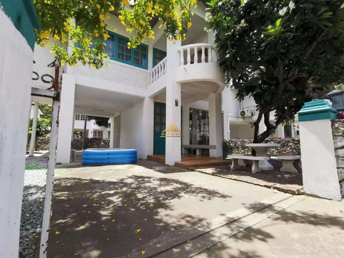 2-Storeys House Near Jomtien Beach 3 Beds 3 Baths for RENT