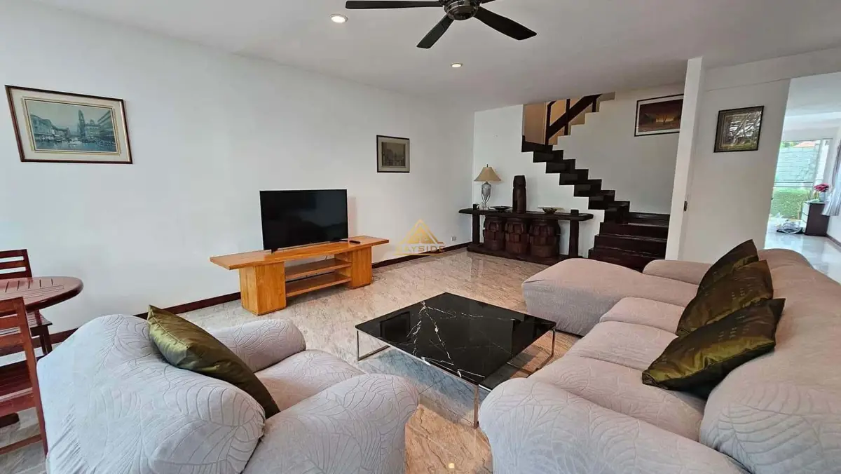 Relaxing home on the beach in Chom Talay resort 