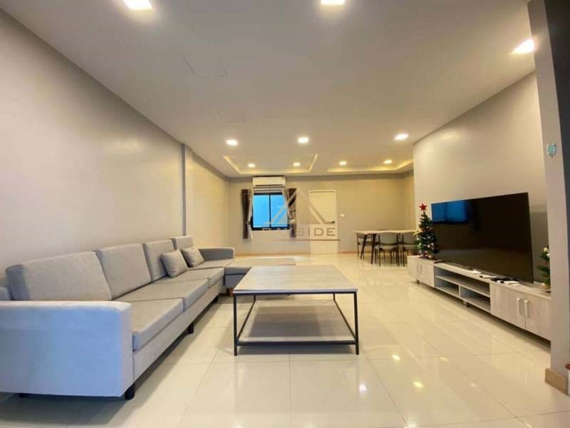 The Lake Huai Yai 3 Bedrooms Townhouse For Rent