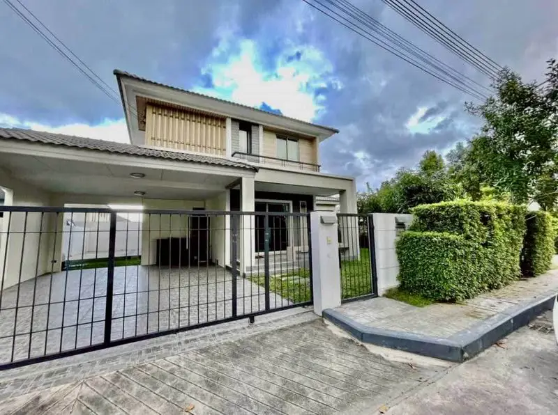 Single house for rent in Life in the Garden Village, Rong Po Motorway.