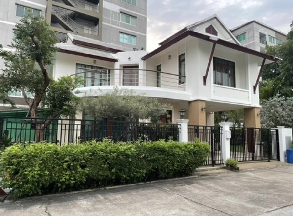 House for Rent, Rachawadee Village