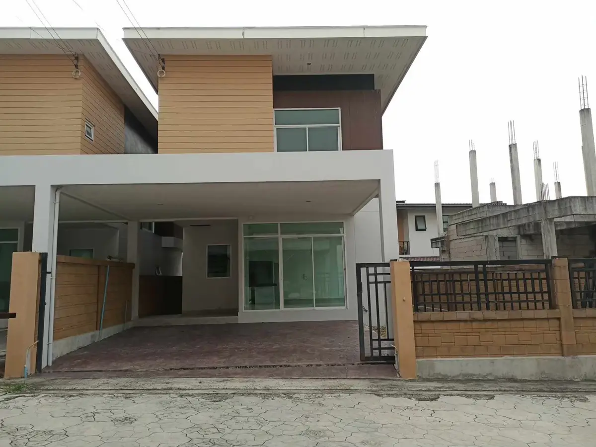 Now accepting reservations for two-story modern & boutique style twin houses at Baan Kanthamat Pattaya.