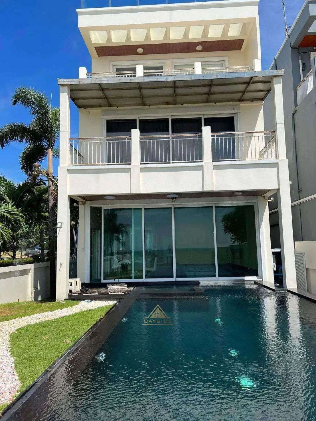 BEACHFRONT 4 BEDS HOUSE FOR RENT Krathing Lai
