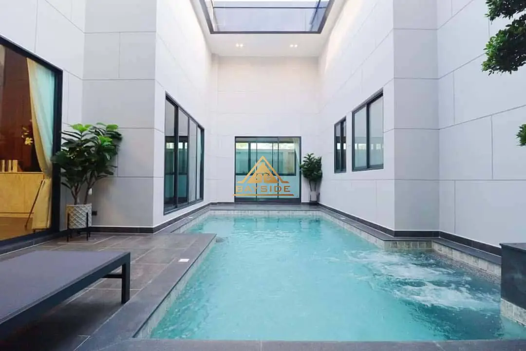 The luxury house with a modern style in Toongklom Talman