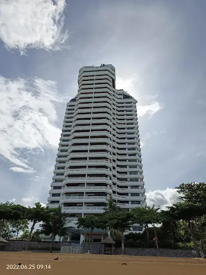 Golden Sand Beachside Condominium For Rent