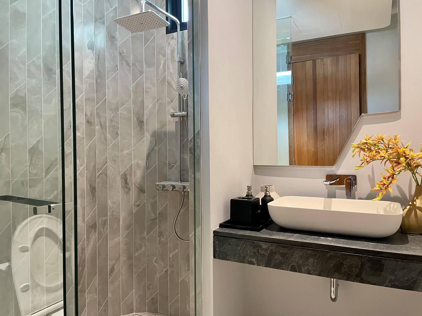Guest Bathroom 2