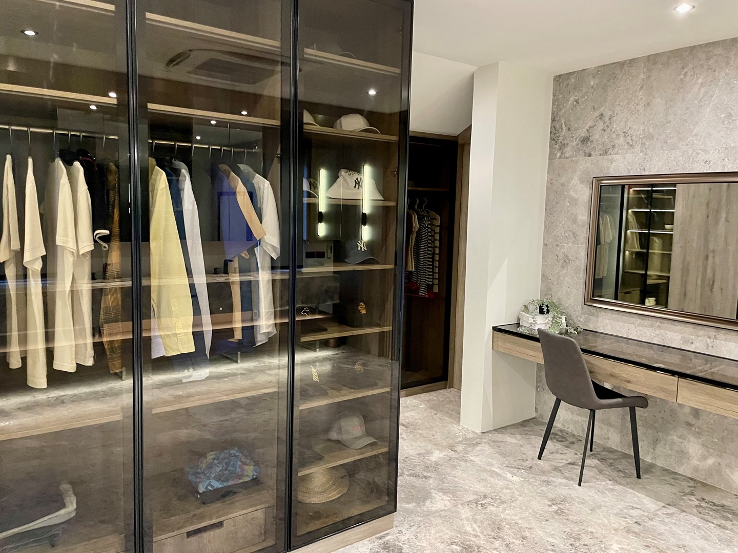 Master Walk-in Wardrobe