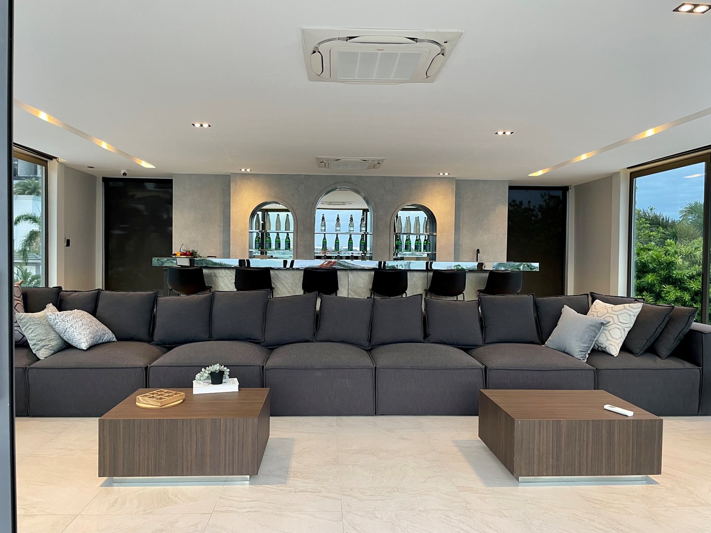 Upper Bar
