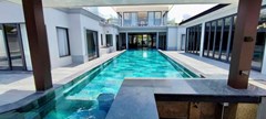 Pool Bar