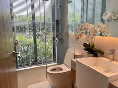 Guest Bathroom 2