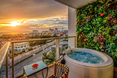Balcony with Jacuzzi 