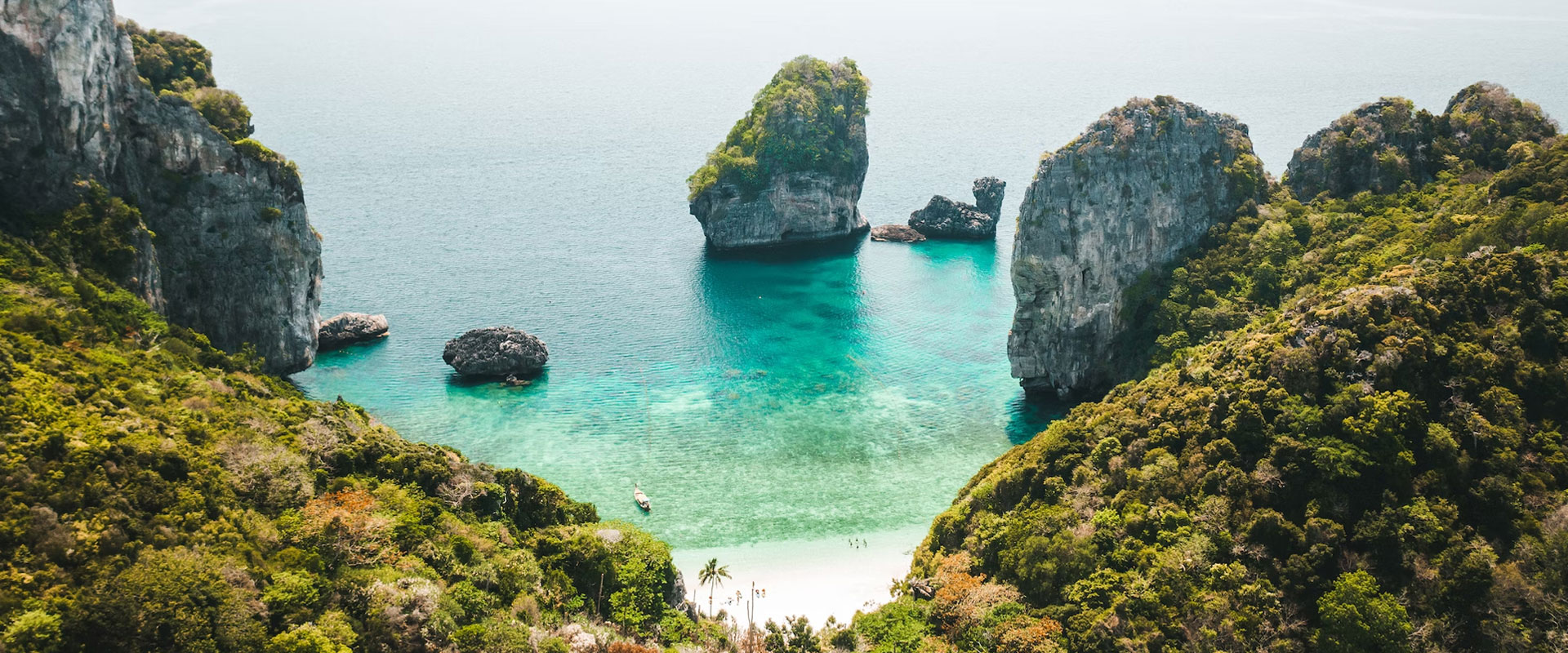 <h1>PHUKET</h1><p>Phi Phi Islands</p>