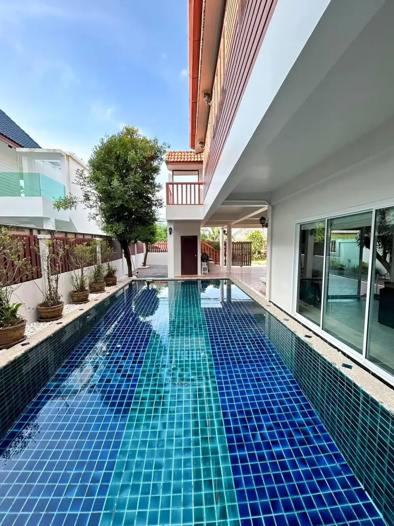 Pool Villa in Naiyang for rent