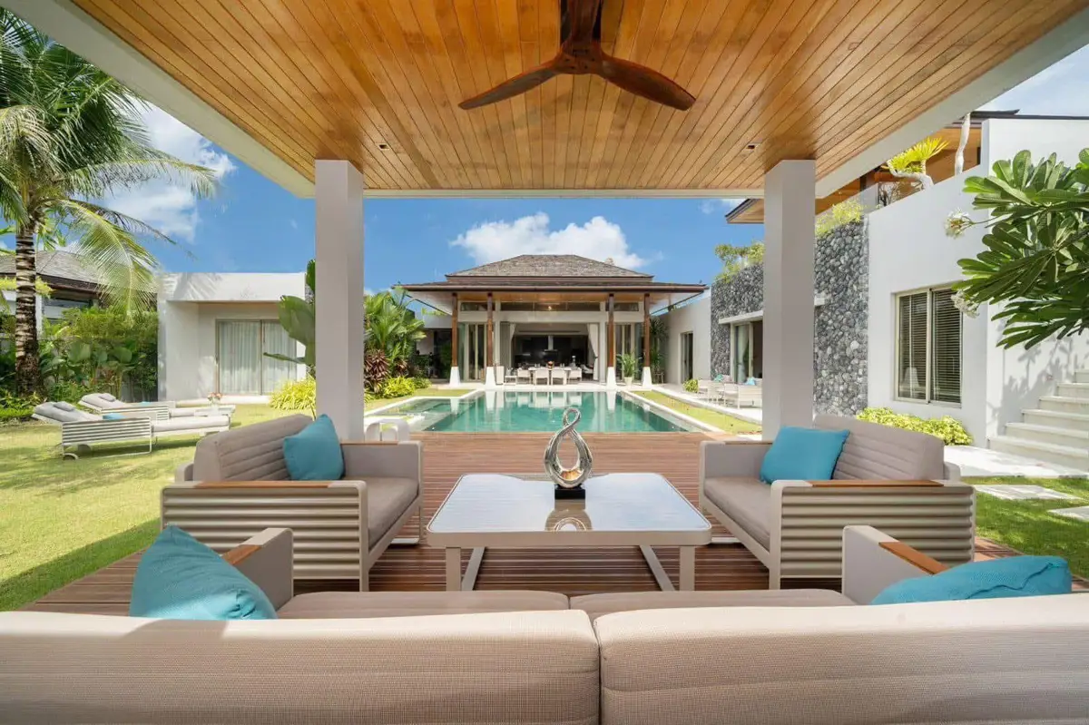 4 Bedroom 6 Bathroom Botanica for rent