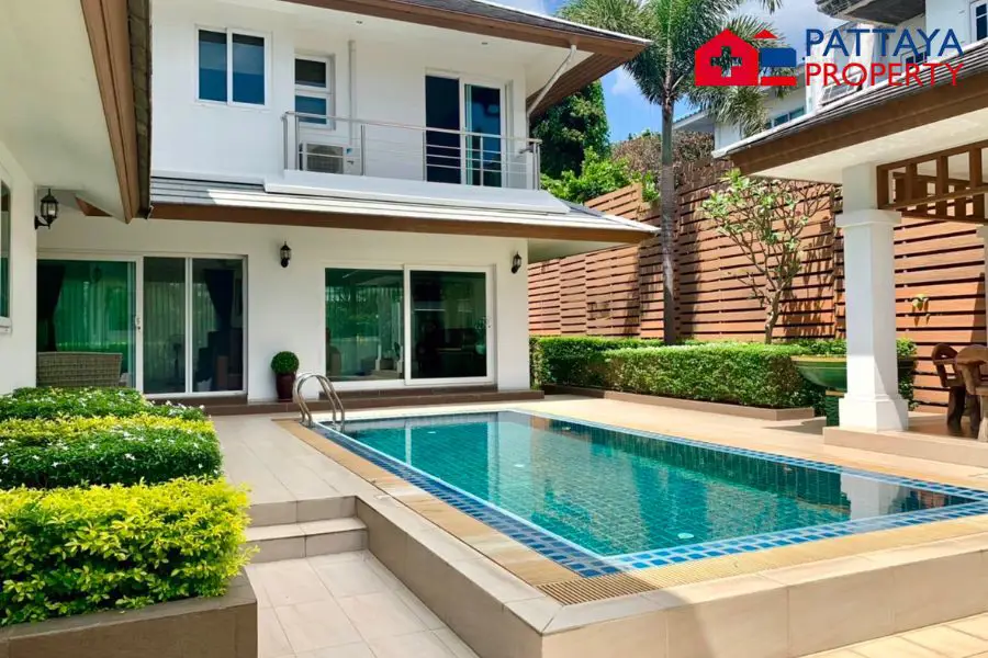 Zu verkaufen: Luxuriöse Pool-Villa in exklusivem Stranddorf in Pattaya 