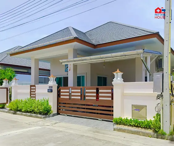 Ihr Traumhaus erwartet Sie: Atemberaubende Pool-Villa in Na Jomtien zu verkaufen!