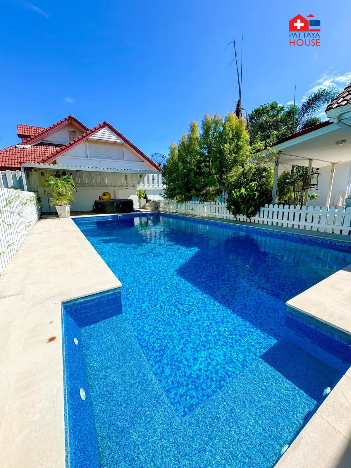 Pool-Villa zu verkaufen in Ost-Pattaya