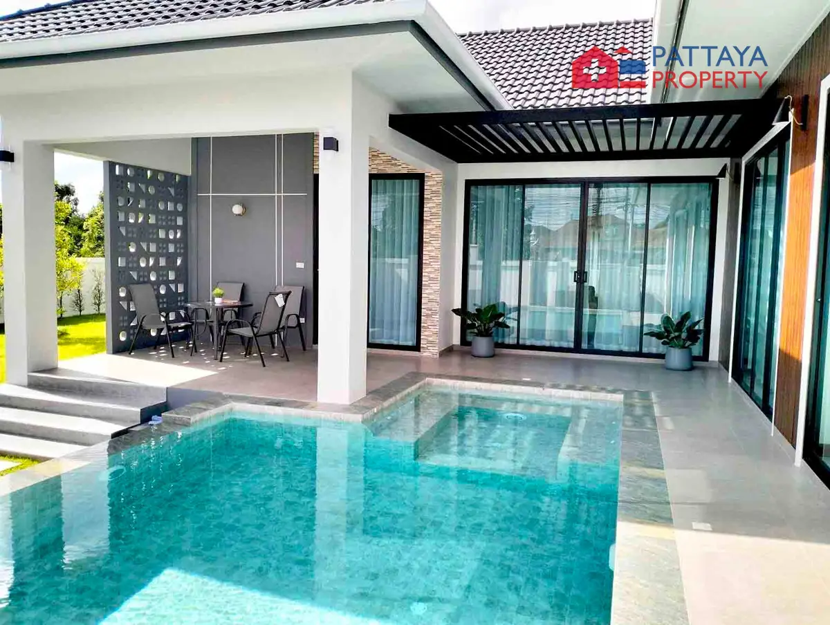 Dringender Verkauf! Neue Pool-Villa in bester Lage in Pattaya - bereit zum Einzug!