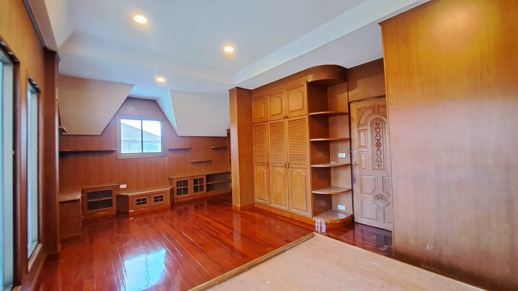 Two-story house in Trakulthong Village, Sriracha 5 Bed for sale
