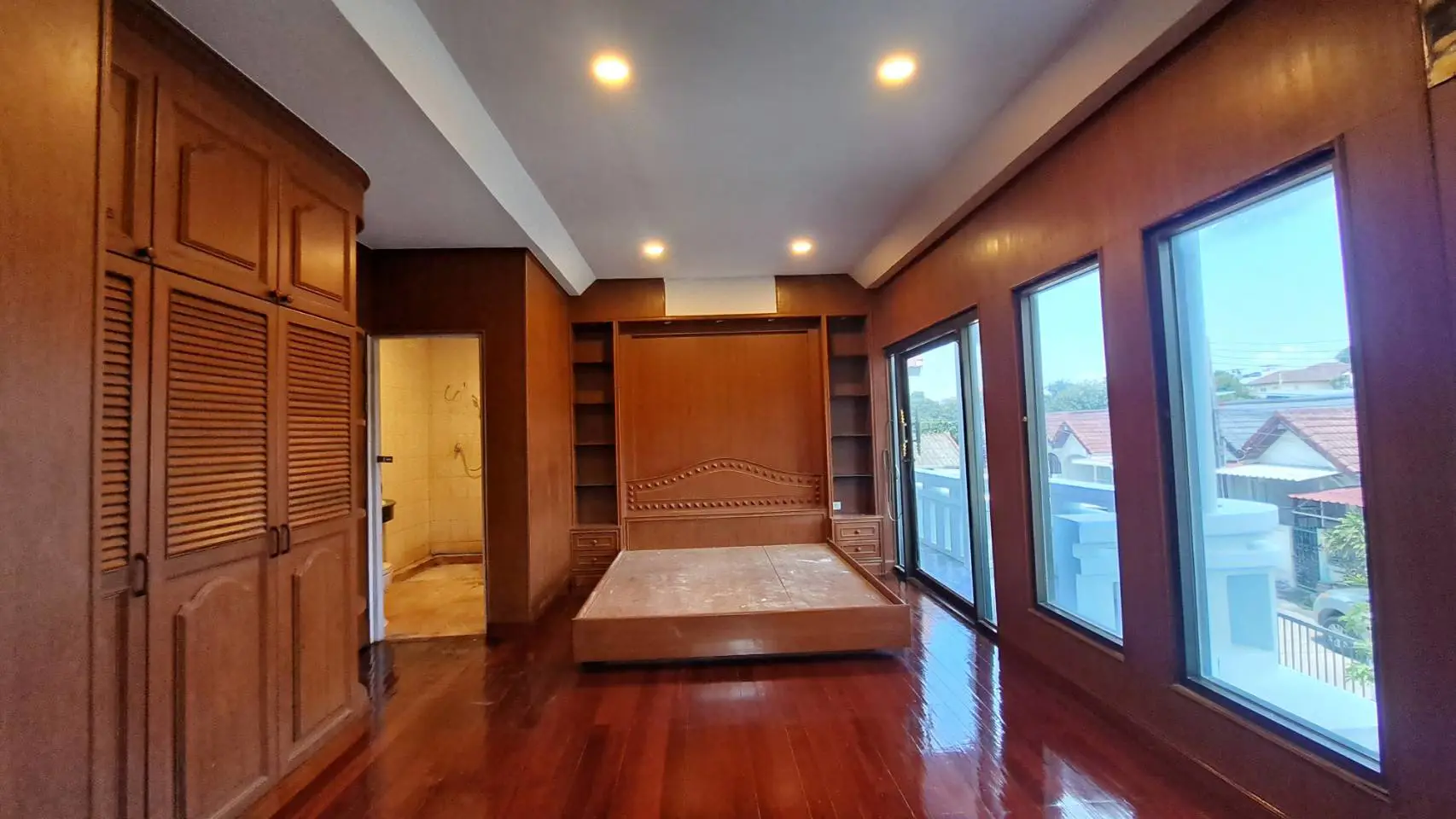 Two-story house in Trakulthong Village, Sriracha 5 Bed for sale