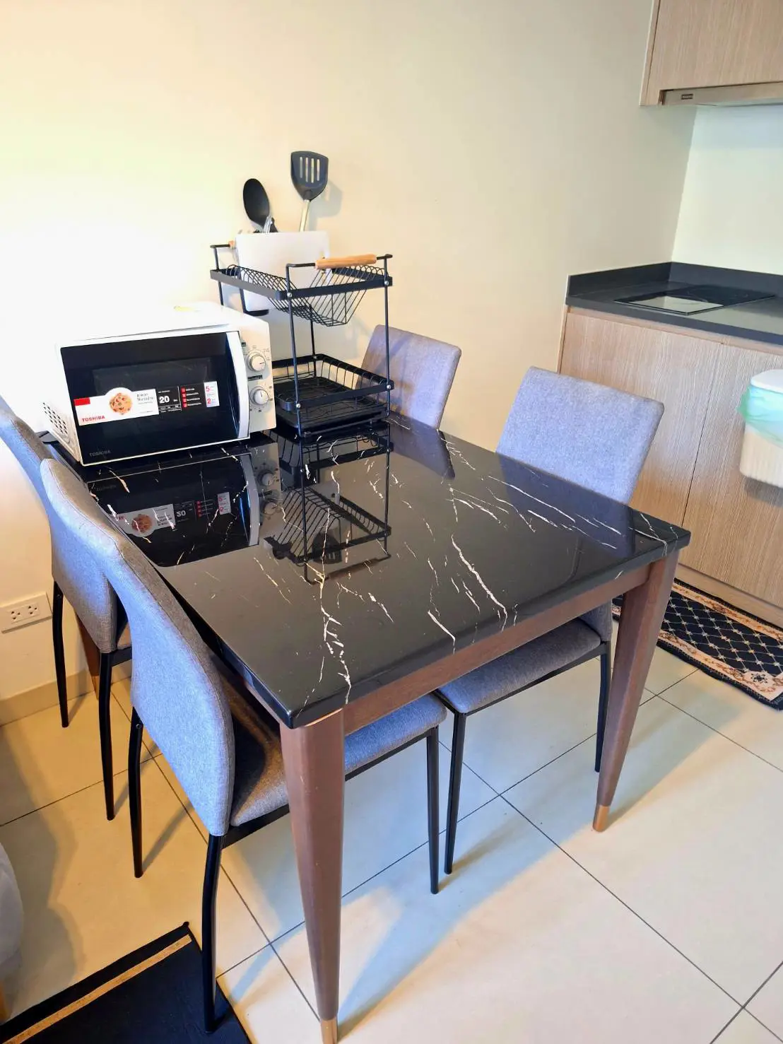 Unixx South Pattaya 1 Bedroom Great view, cool breeze, comfortable living Condo in a great location, easy access, near tourist attractions, restaurants, and shopping malls Fully equipped with amenities: Swimming pool Fitness center